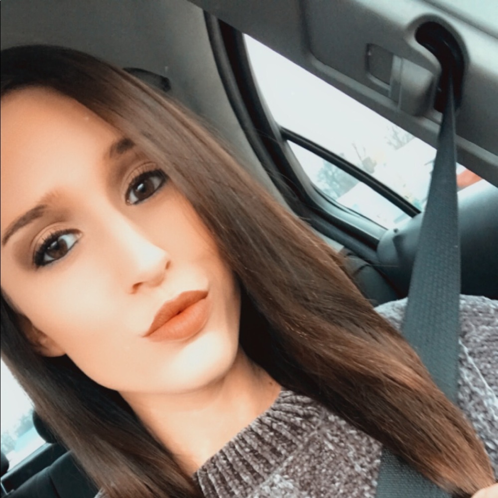 Meet your Posher, Jaela